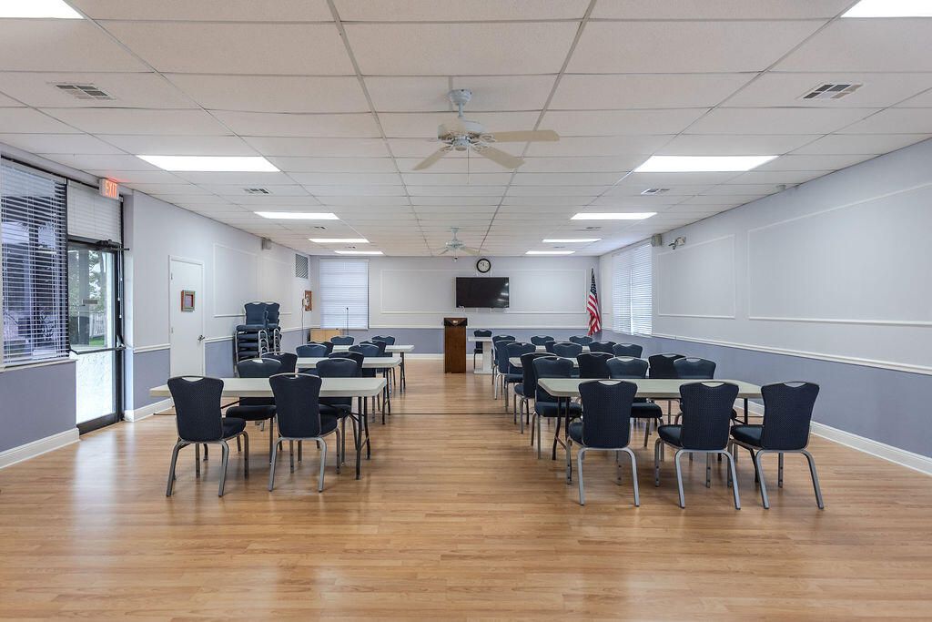 合同活跃: $239,900 (2 贝兹, 2 浴室, 1200 平方英尺)