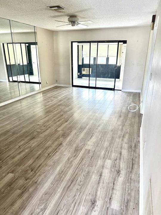 For Rent: $1,900 (2 beds, 2 baths, 1148 Square Feet)