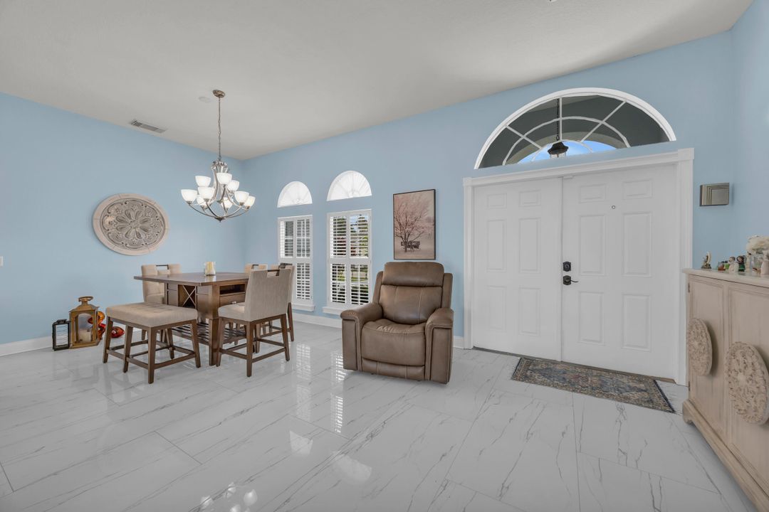 合同活跃: $486,900 (3 贝兹, 2 浴室, 2099 平方英尺)