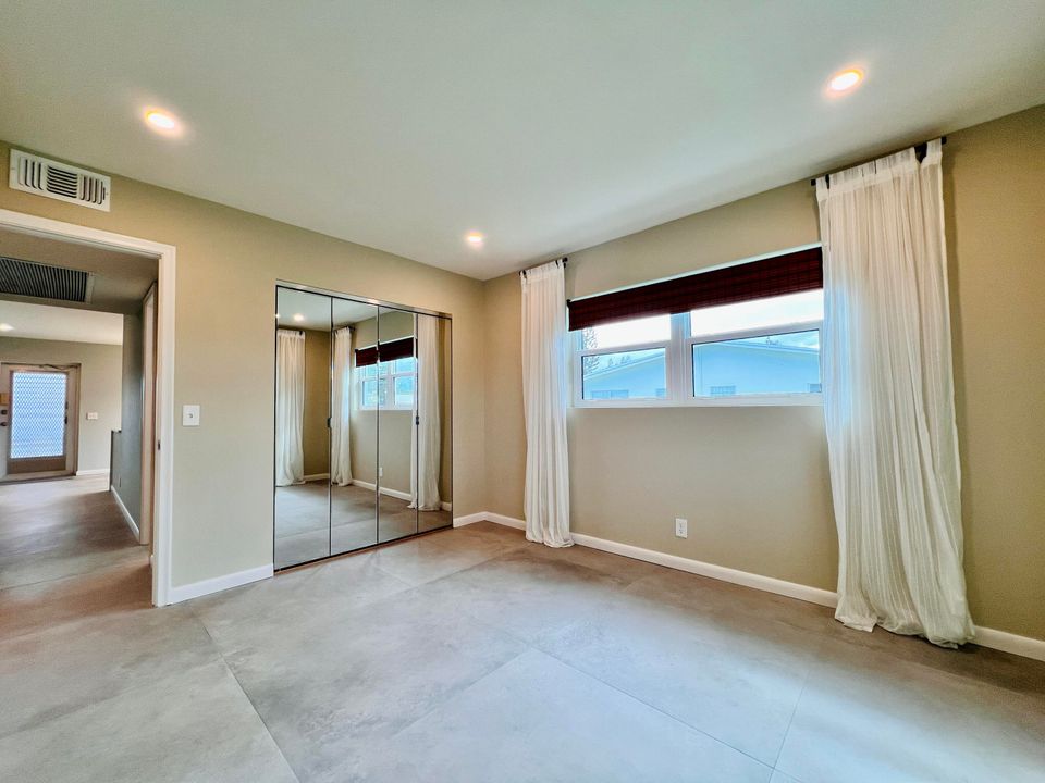 For Sale: $187,000 (2 beds, 1 baths, 798 Square Feet)