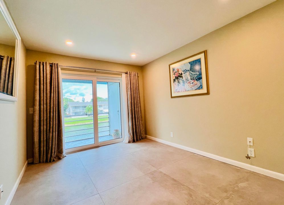 For Sale: $187,000 (2 beds, 1 baths, 798 Square Feet)