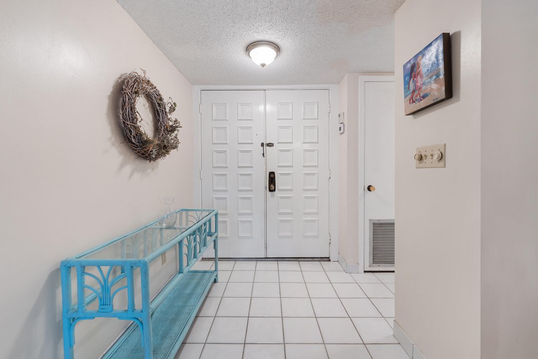 En Venta: $230,000 (2 camas, 2 baños, 1044 Pies cuadrados)