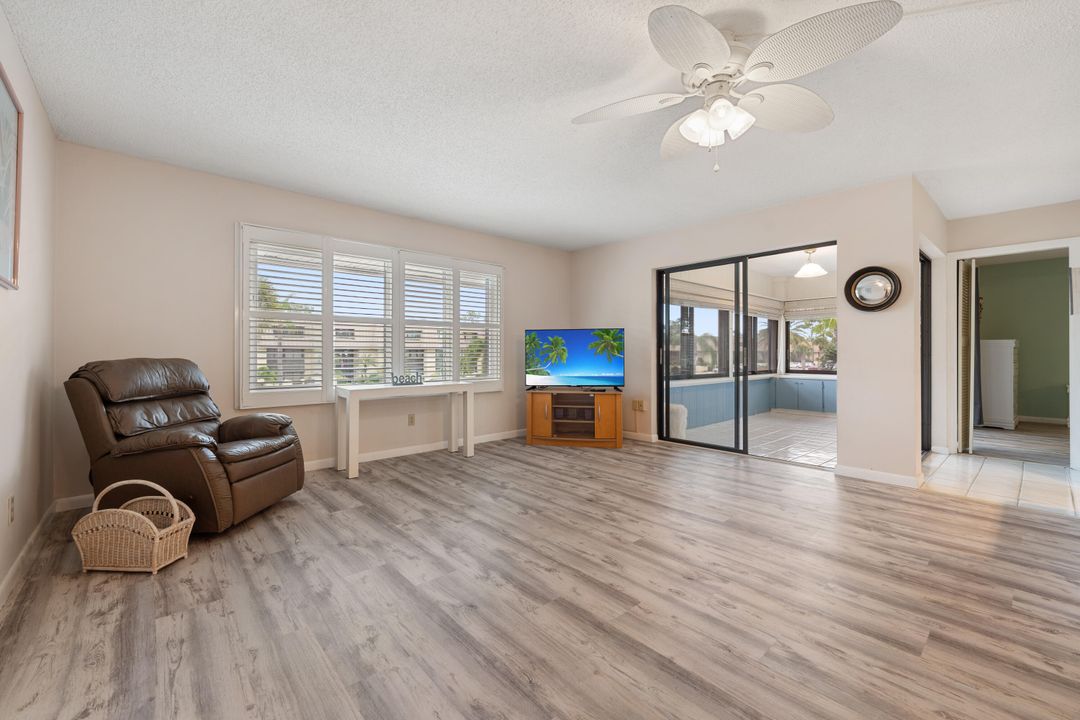 En Venta: $230,000 (2 camas, 2 baños, 1044 Pies cuadrados)