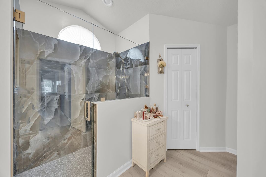 合同活跃: $486,900 (3 贝兹, 2 浴室, 2099 平方英尺)