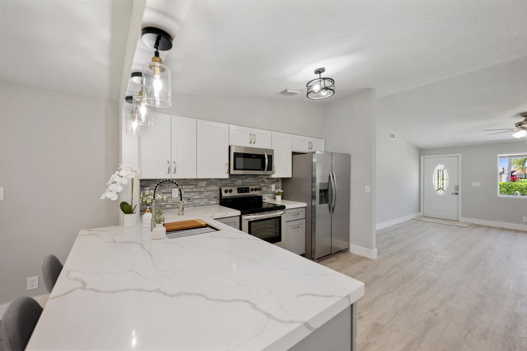 合同活跃: $484,999 (3 贝兹, 2 浴室, 1316 平方英尺)