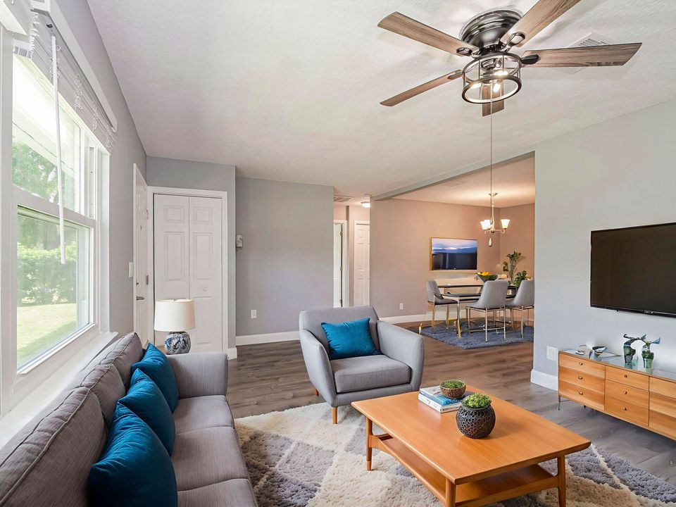 Active With Contract: $289,000 (2 beds, 2 baths, 1440 Square Feet)