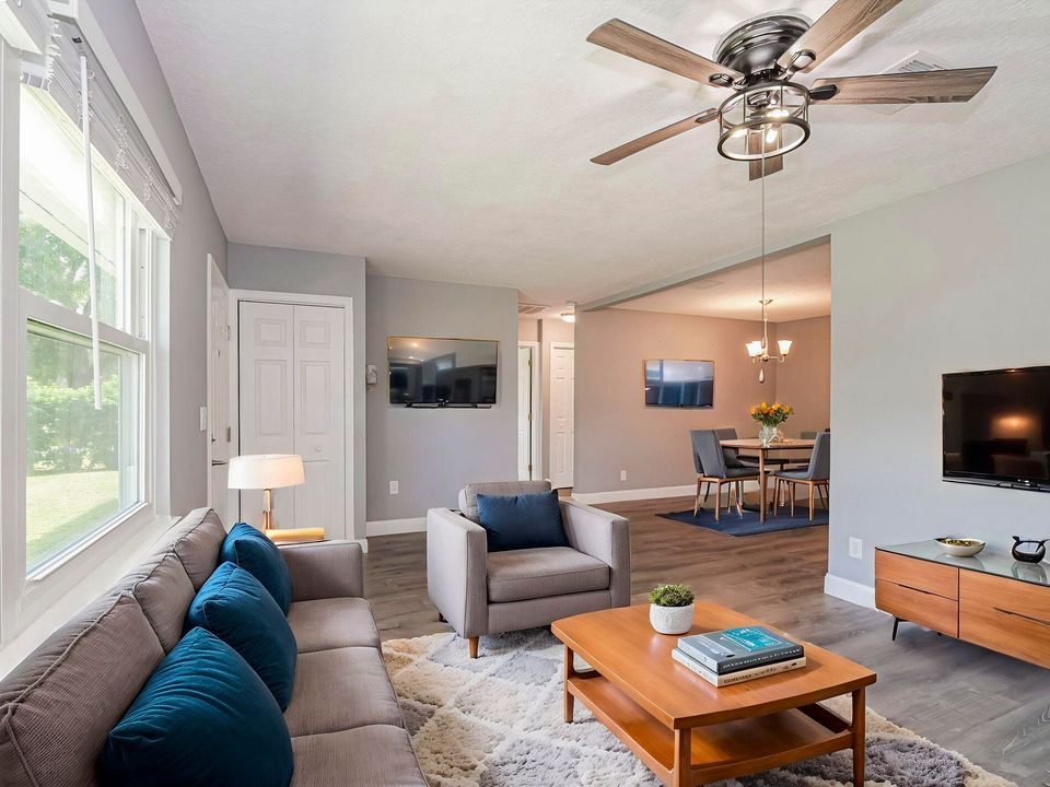 Active With Contract: $289,000 (2 beds, 2 baths, 1440 Square Feet)