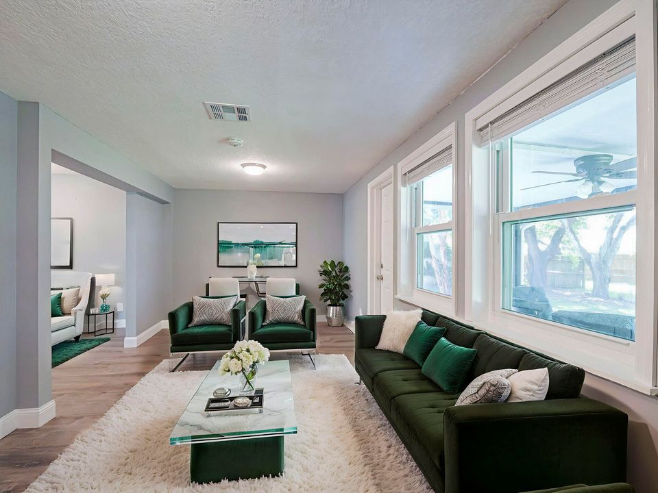 Active With Contract: $289,000 (2 beds, 2 baths, 1440 Square Feet)