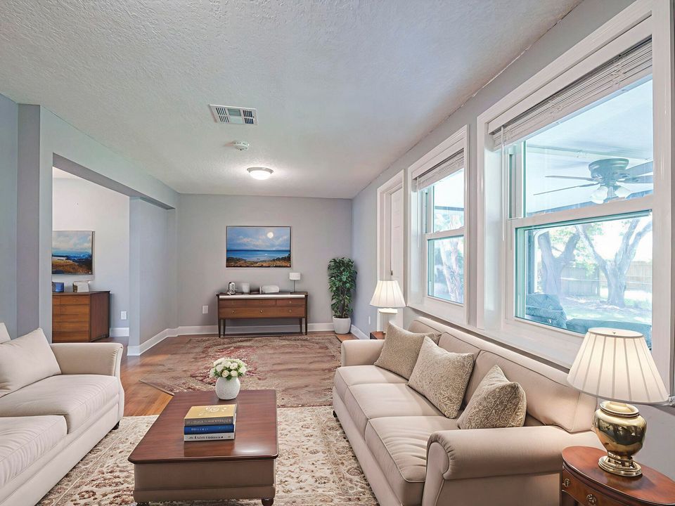 Active With Contract: $289,000 (2 beds, 2 baths, 1440 Square Feet)