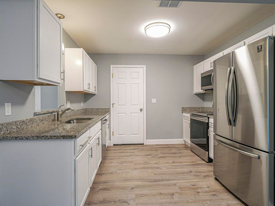 Active With Contract: $289,000 (2 beds, 2 baths, 1440 Square Feet)