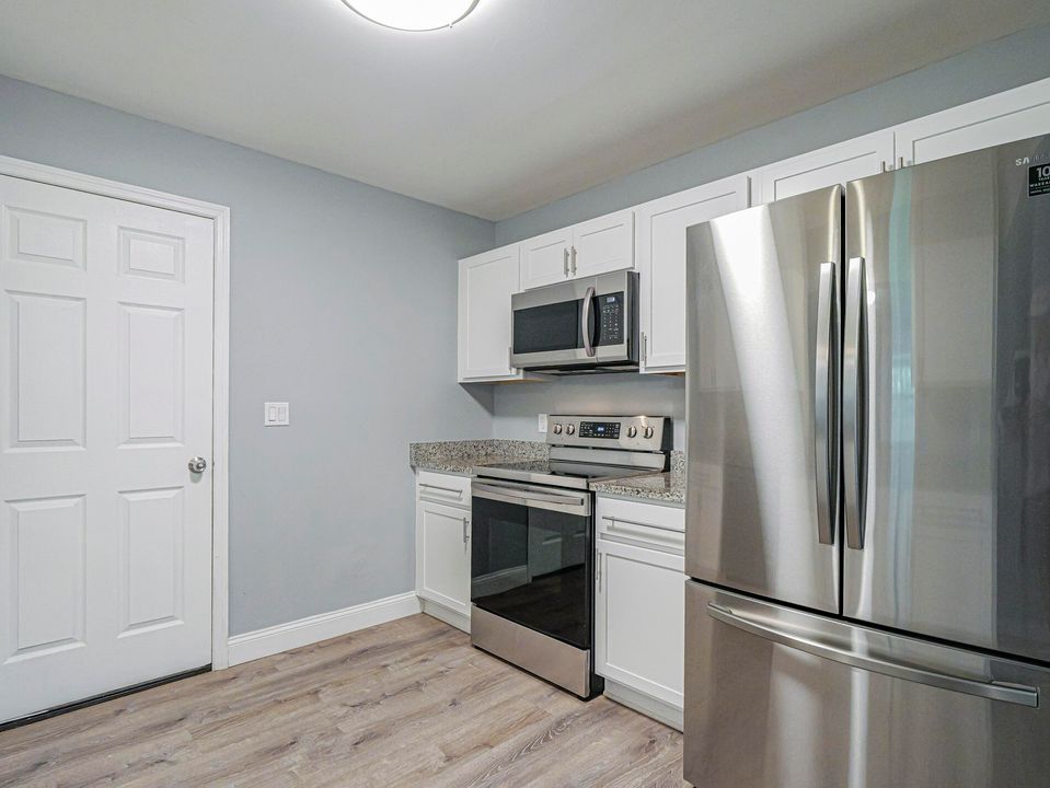 Active With Contract: $289,000 (2 beds, 2 baths, 1440 Square Feet)