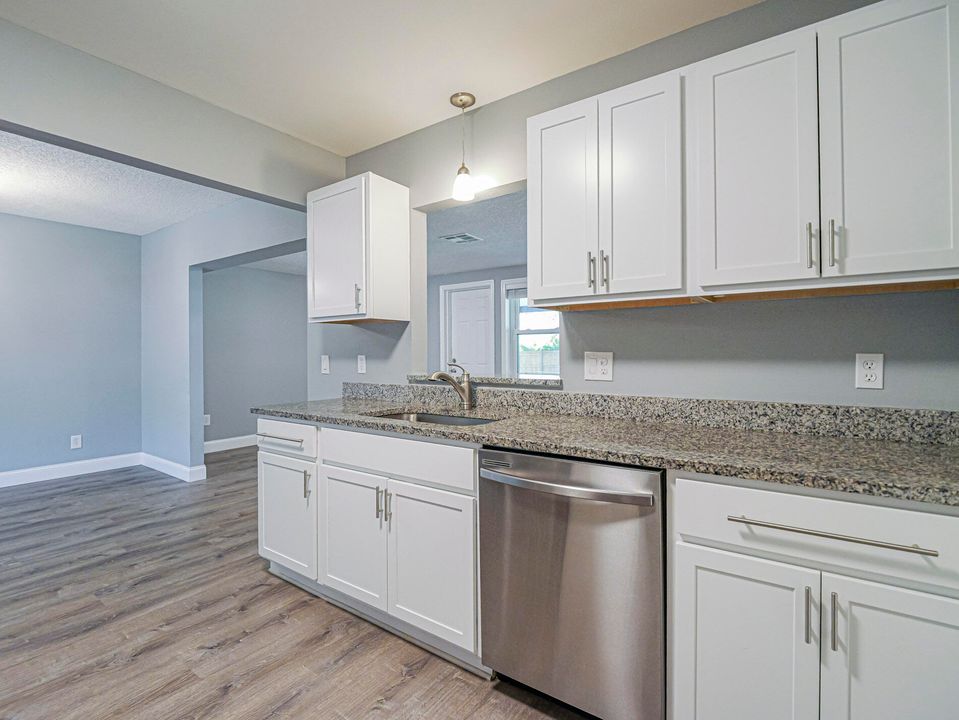Active With Contract: $289,000 (2 beds, 2 baths, 1440 Square Feet)