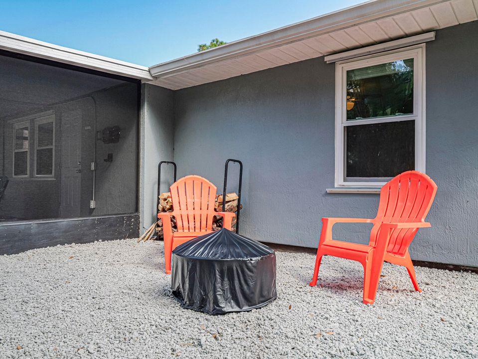 Active With Contract: $289,000 (2 beds, 2 baths, 1440 Square Feet)