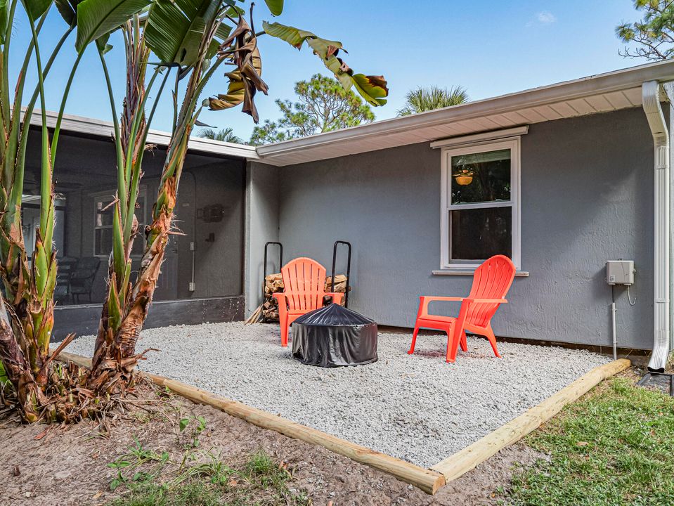 Active With Contract: $289,000 (2 beds, 2 baths, 1440 Square Feet)