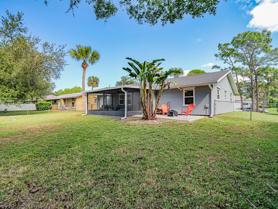 Active With Contract: $289,000 (2 beds, 2 baths, 1440 Square Feet)