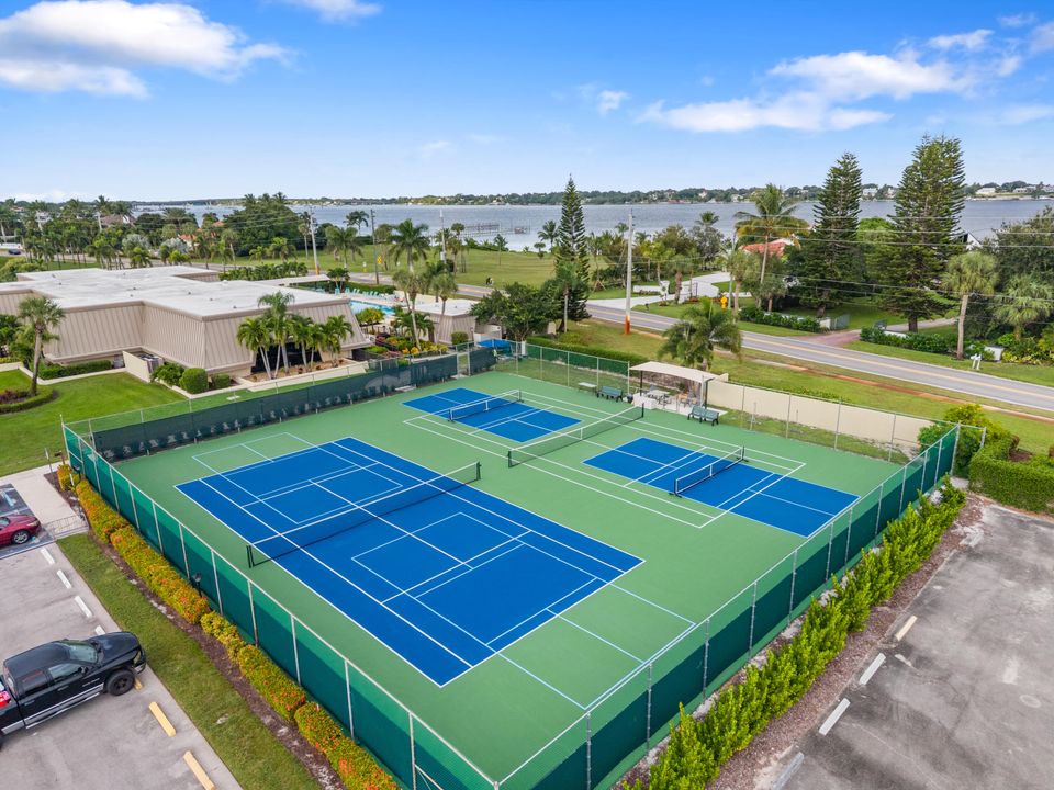 En Venta: $230,000 (2 camas, 2 baños, 1044 Pies cuadrados)