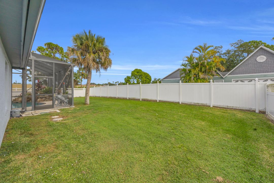 合同活跃: $486,900 (3 贝兹, 2 浴室, 2099 平方英尺)