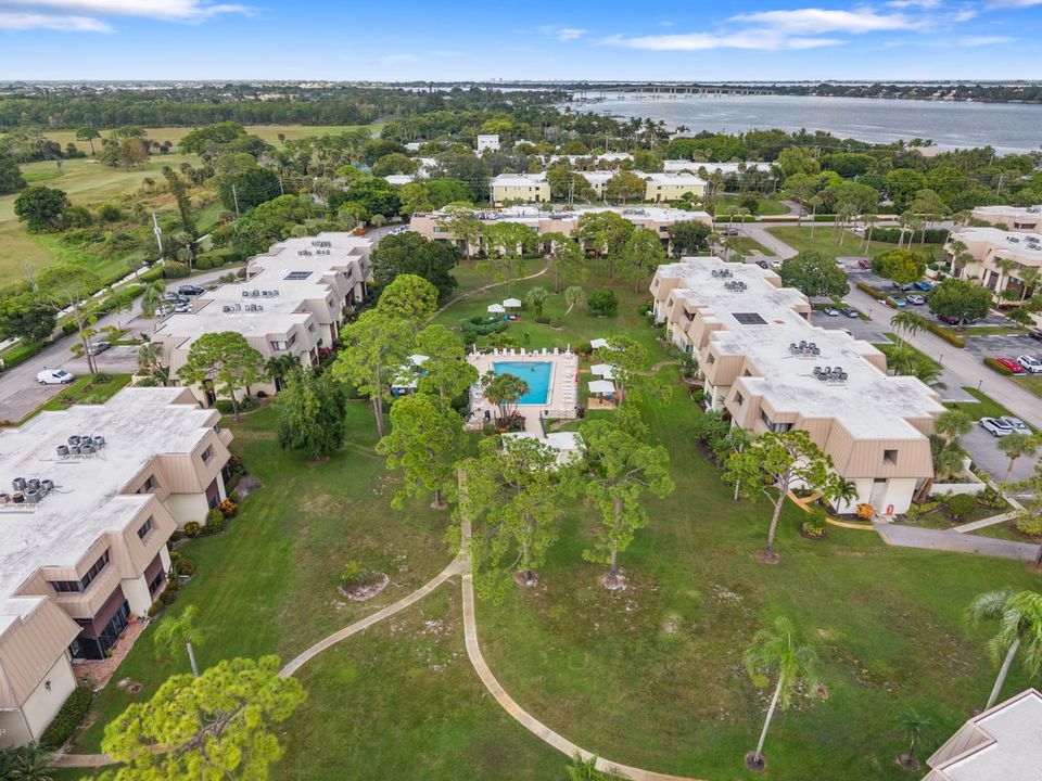 En Venta: $230,000 (2 camas, 2 baños, 1044 Pies cuadrados)