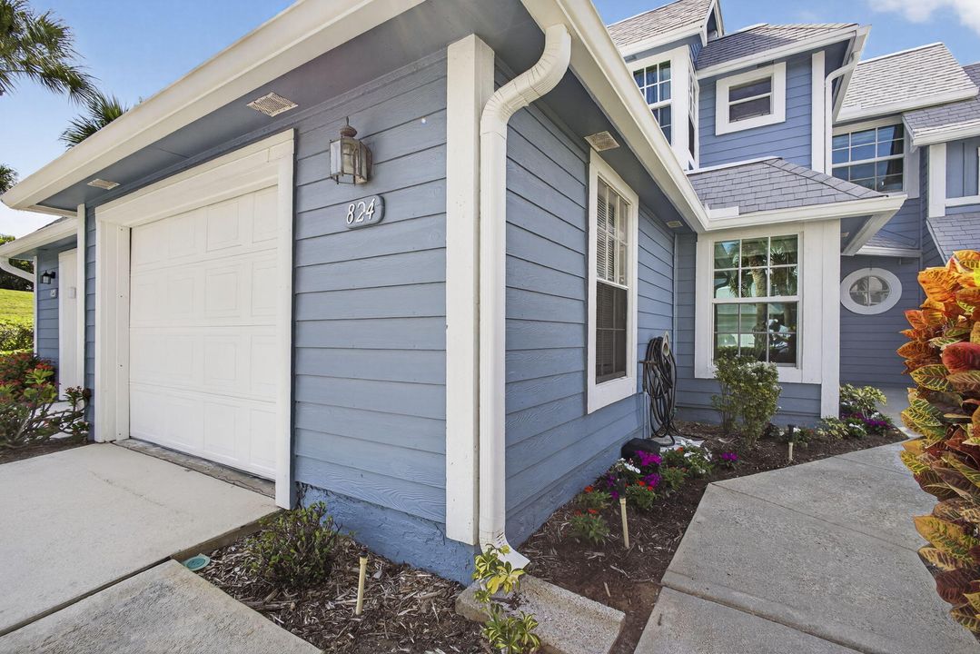 For Sale: $715,000 (3 beds, 2 baths, 1990 Square Feet)