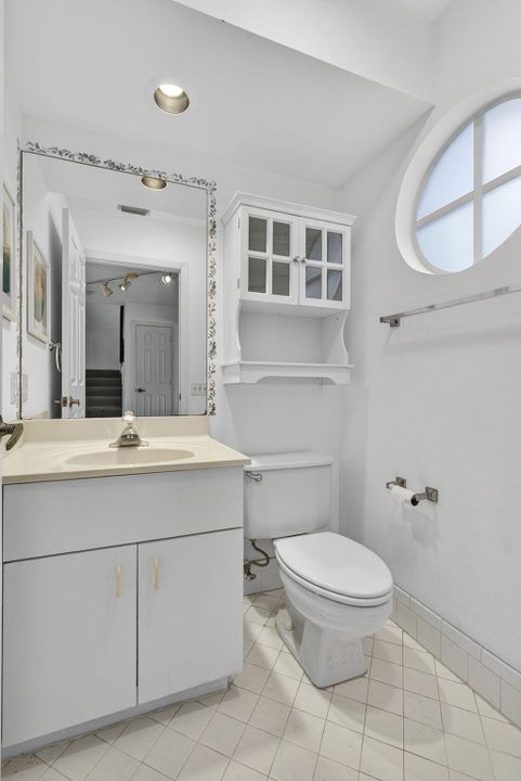 For Sale: $715,000 (3 beds, 2 baths, 1990 Square Feet)