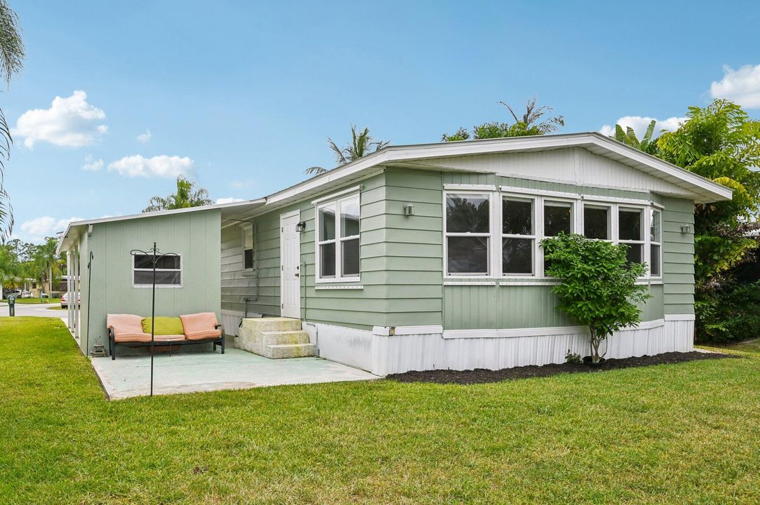 For Sale: $399,900 (2 beds, 2 baths, 1431 Square Feet)