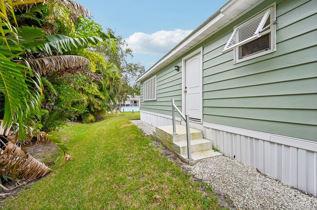 For Sale: $399,900 (2 beds, 2 baths, 1431 Square Feet)