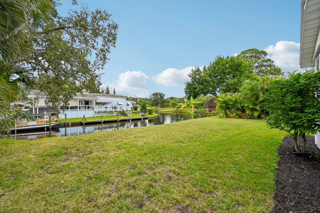 For Sale: $399,900 (2 beds, 2 baths, 1431 Square Feet)