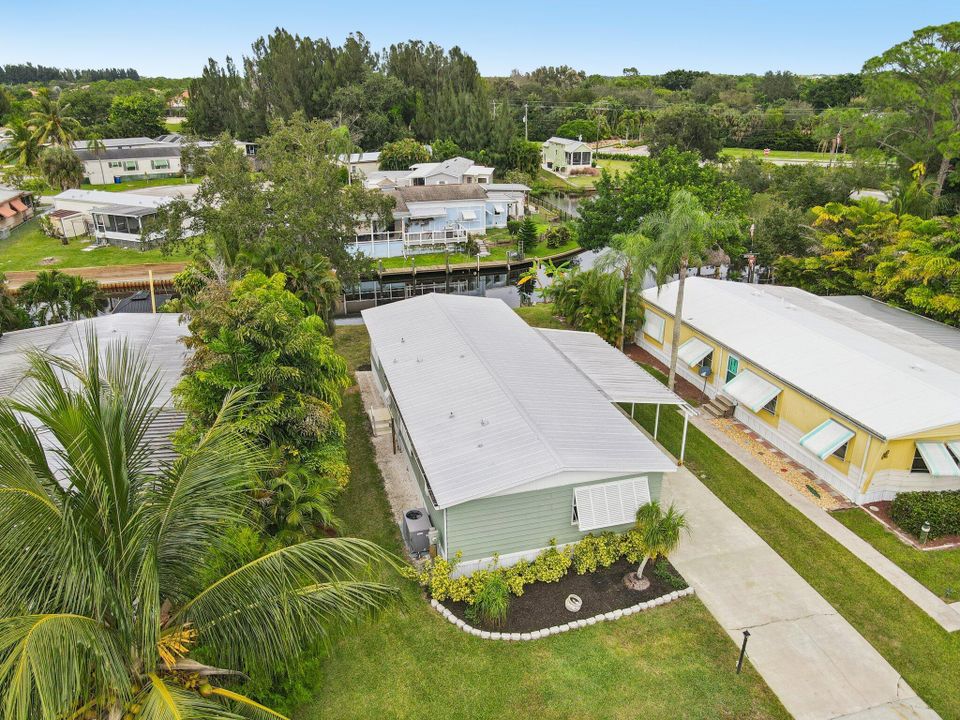 For Sale: $399,900 (2 beds, 2 baths, 1431 Square Feet)