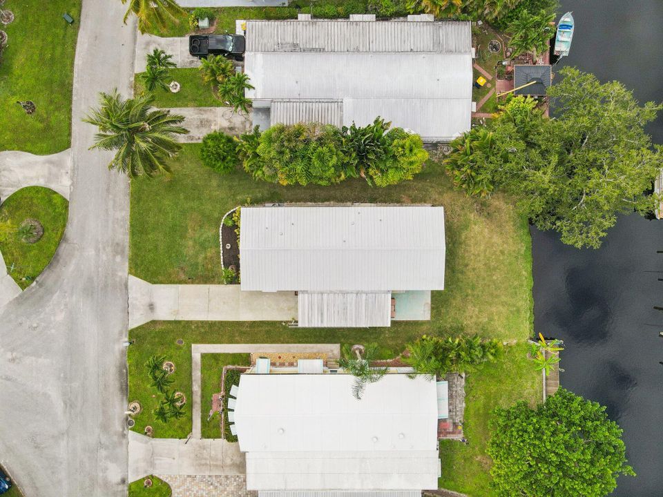 For Sale: $399,900 (2 beds, 2 baths, 1431 Square Feet)