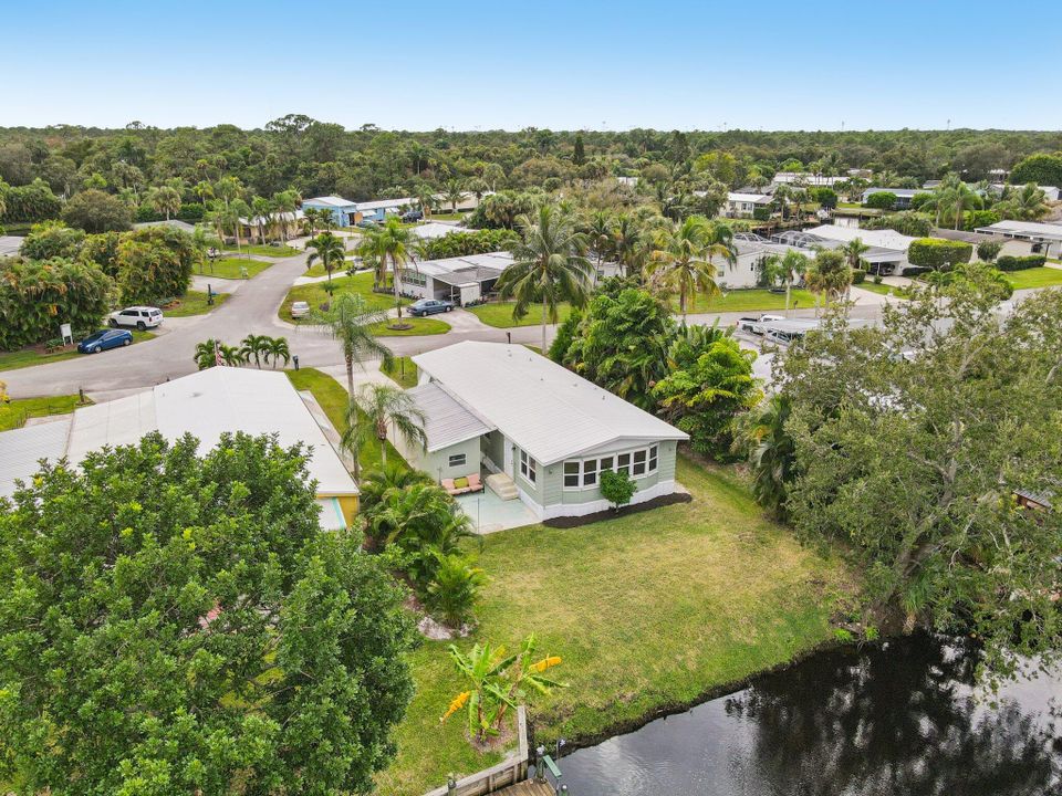 For Sale: $399,900 (2 beds, 2 baths, 1431 Square Feet)