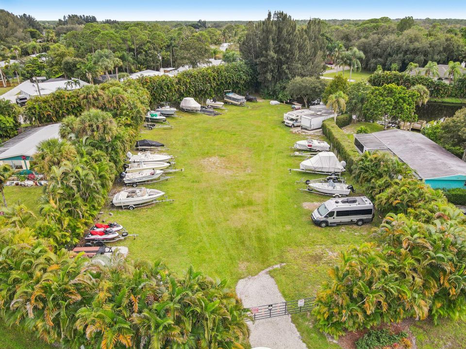 For Sale: $399,900 (2 beds, 2 baths, 1431 Square Feet)