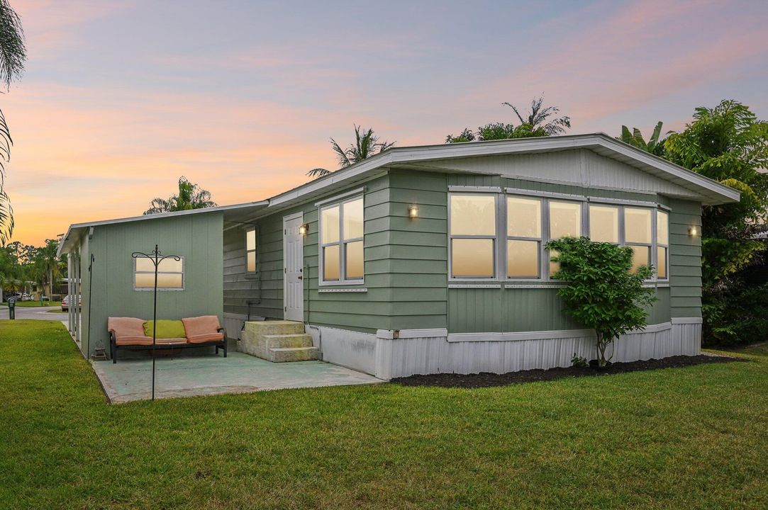 For Sale: $399,900 (2 beds, 2 baths, 1431 Square Feet)