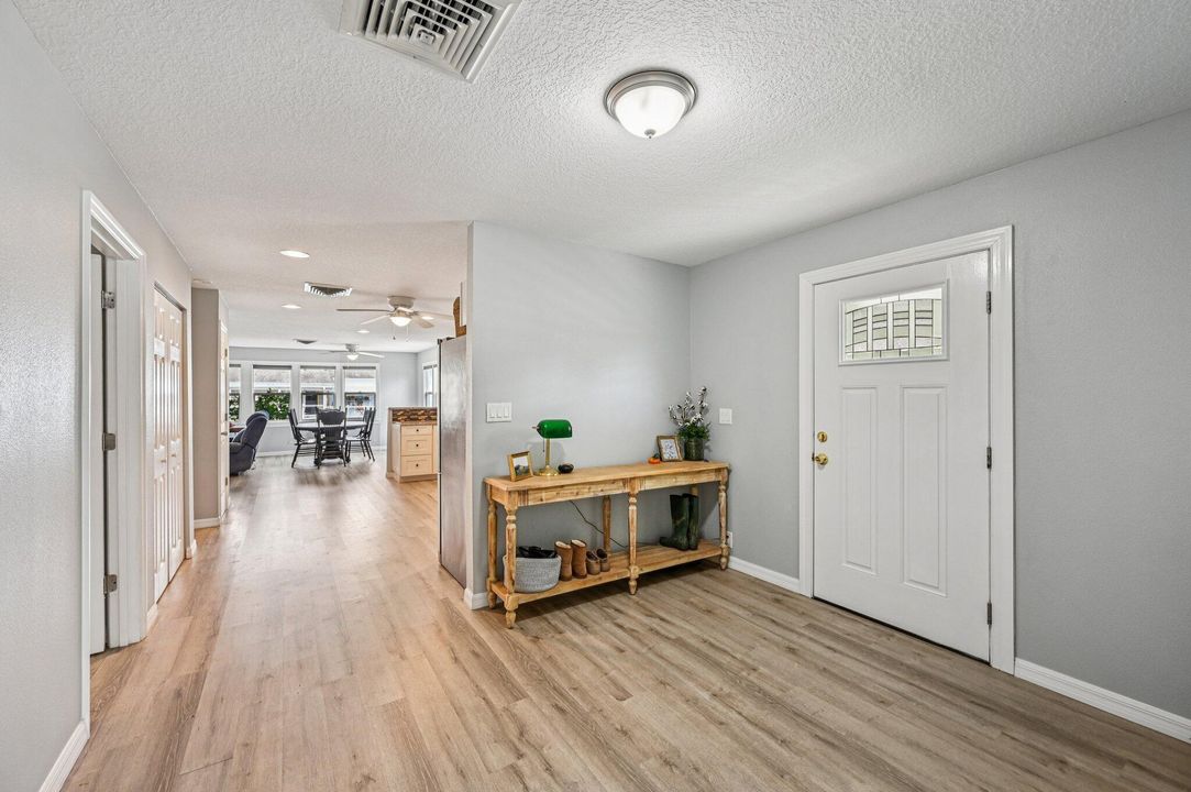 For Sale: $399,900 (2 beds, 2 baths, 1431 Square Feet)