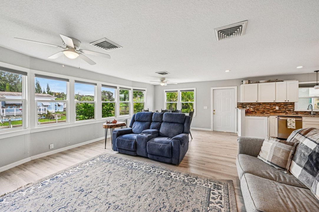 For Sale: $399,900 (2 beds, 2 baths, 1431 Square Feet)