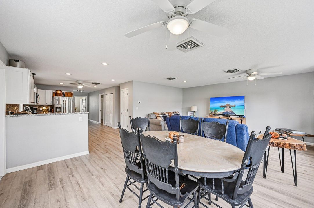 For Sale: $399,900 (2 beds, 2 baths, 1431 Square Feet)