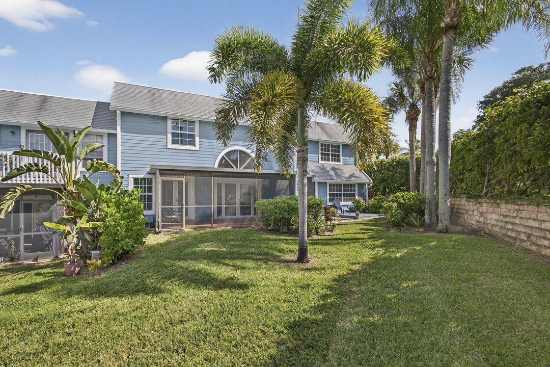 For Sale: $715,000 (3 beds, 2 baths, 1990 Square Feet)