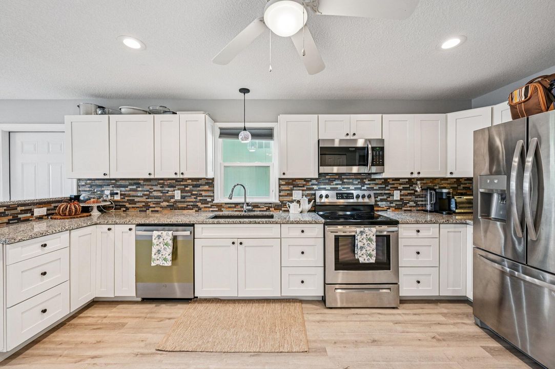 For Sale: $399,900 (2 beds, 2 baths, 1431 Square Feet)