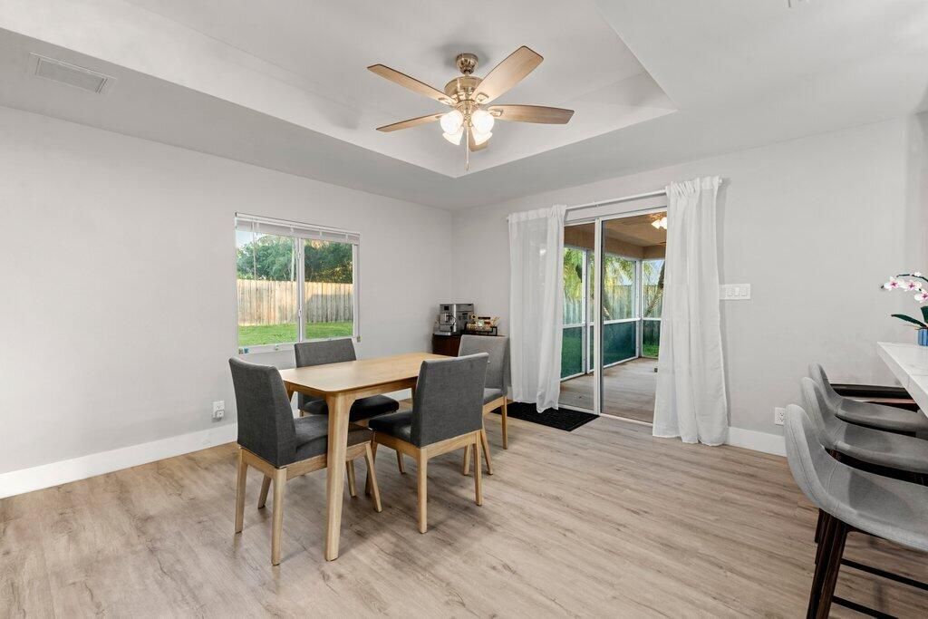 合同活跃: $484,999 (3 贝兹, 2 浴室, 1316 平方英尺)