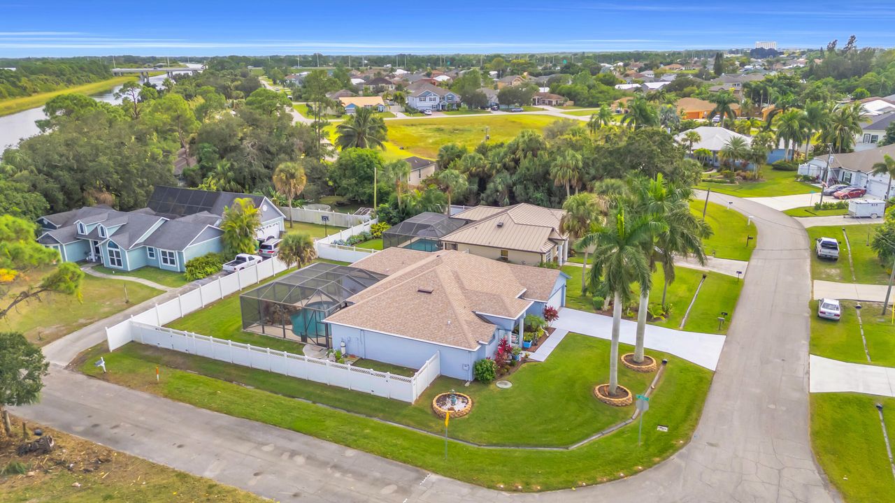 合同活跃: $486,900 (3 贝兹, 2 浴室, 2099 平方英尺)