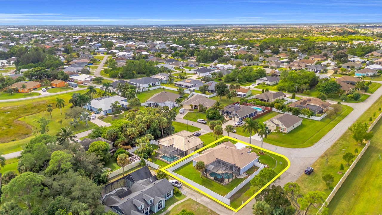 合同活跃: $486,900 (3 贝兹, 2 浴室, 2099 平方英尺)