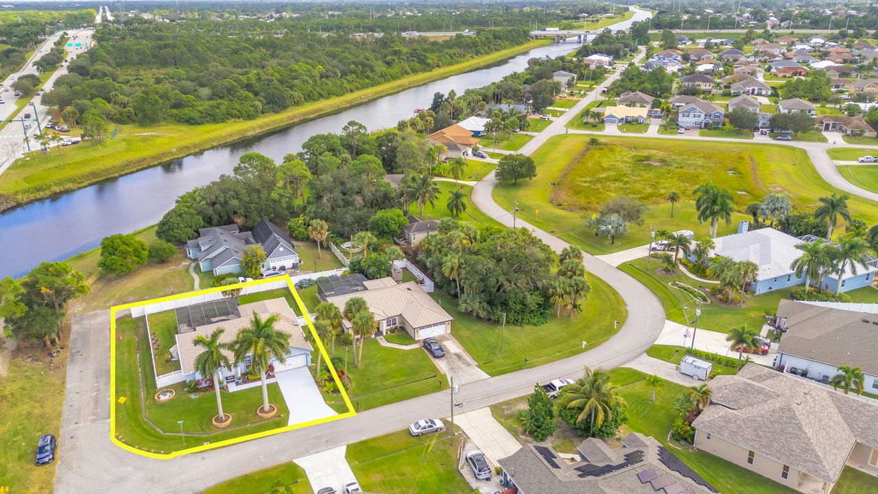 合同活跃: $486,900 (3 贝兹, 2 浴室, 2099 平方英尺)