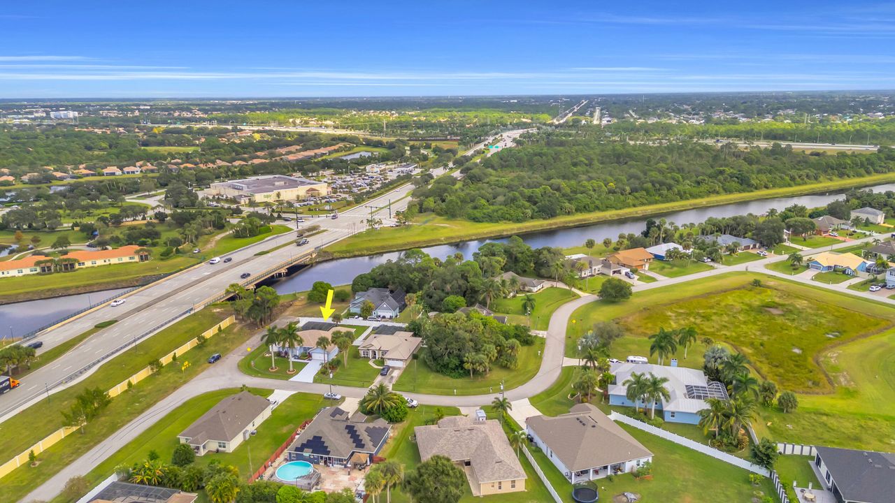 合同活跃: $486,900 (3 贝兹, 2 浴室, 2099 平方英尺)