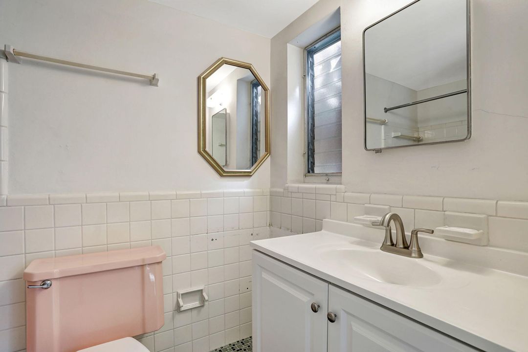 Active With Contract: $199,900 (2 beds, 2 baths, 1150 Square Feet)