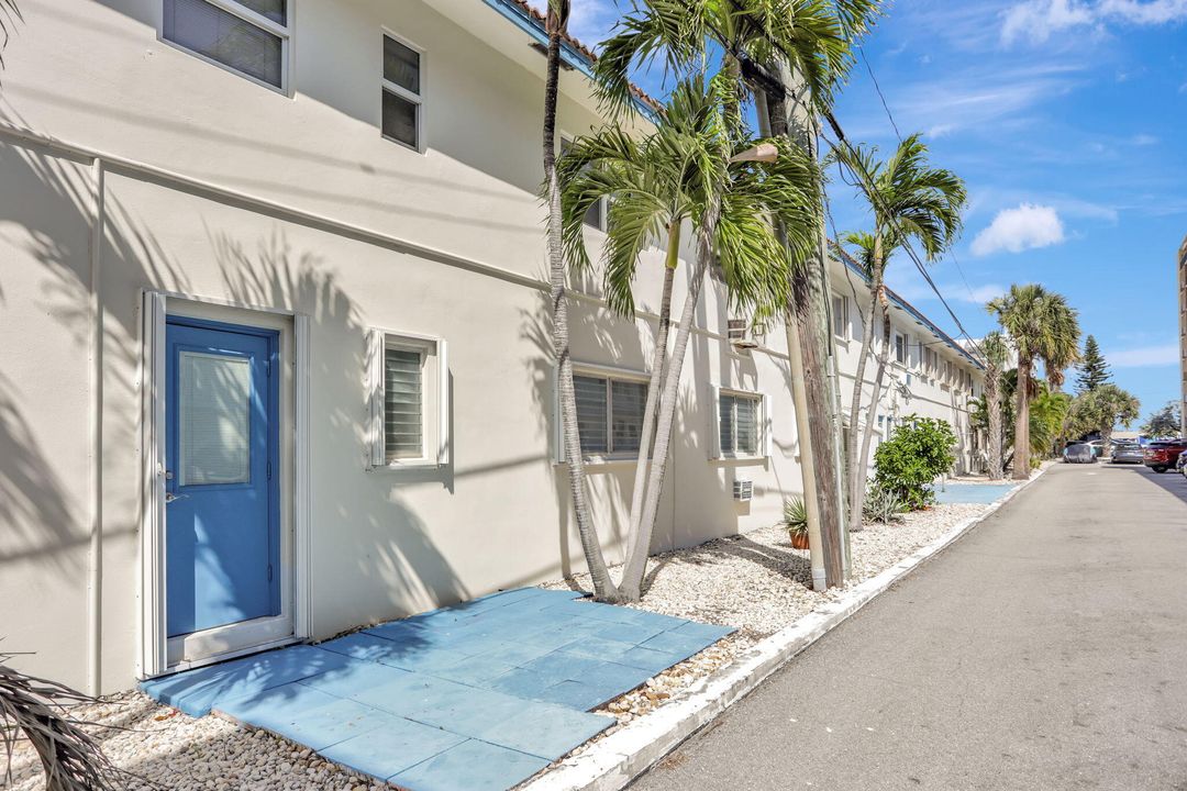 Active With Contract: $199,900 (2 beds, 2 baths, 1150 Square Feet)