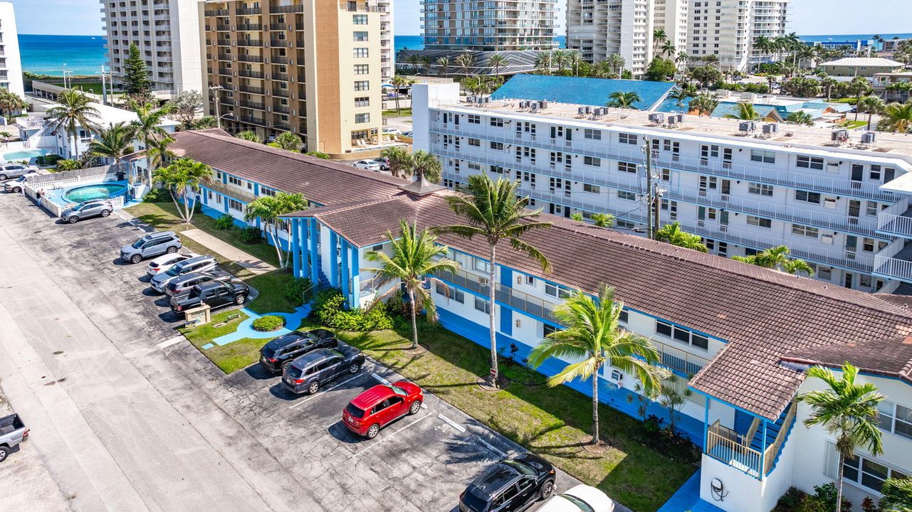 Active With Contract: $199,900 (2 beds, 2 baths, 1150 Square Feet)