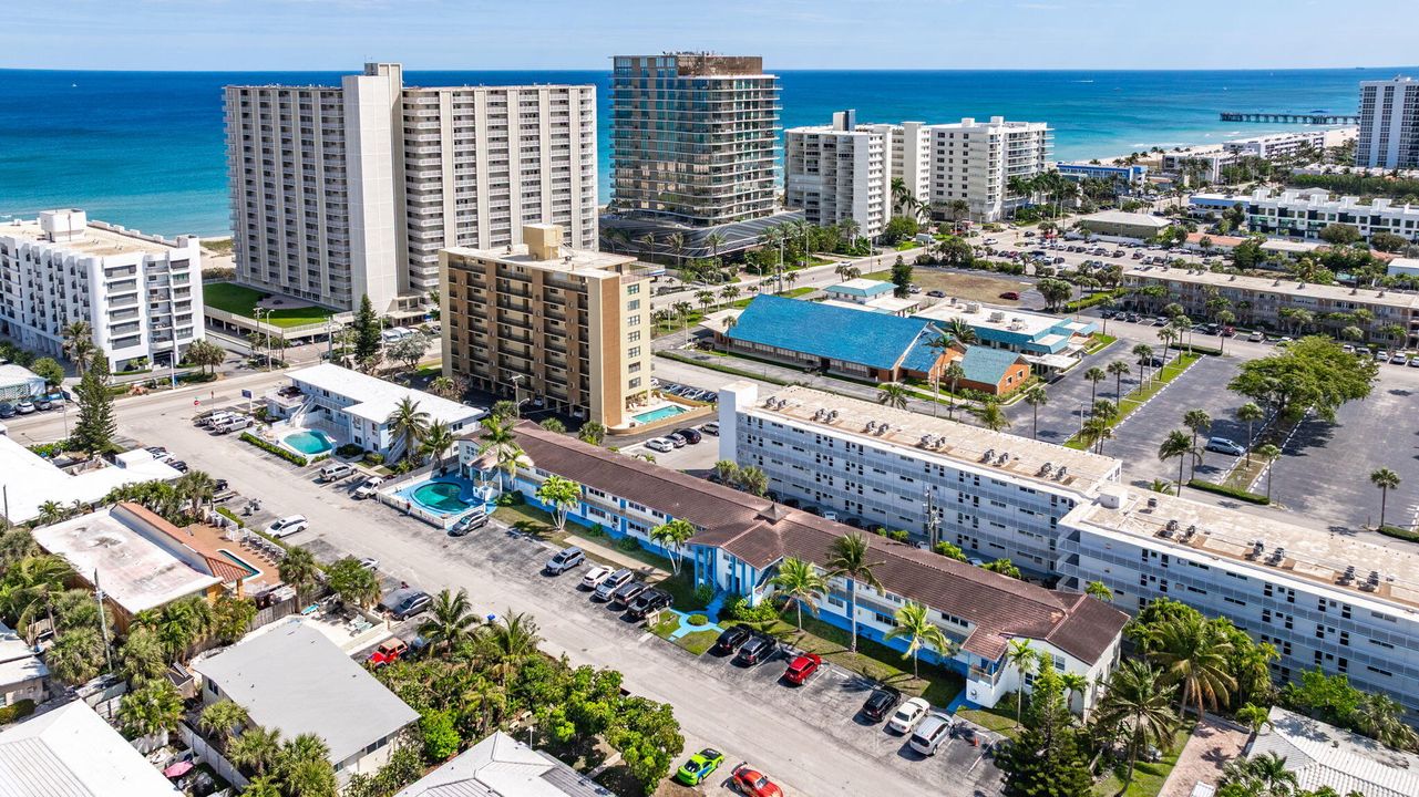 Active With Contract: $199,900 (2 beds, 2 baths, 1150 Square Feet)