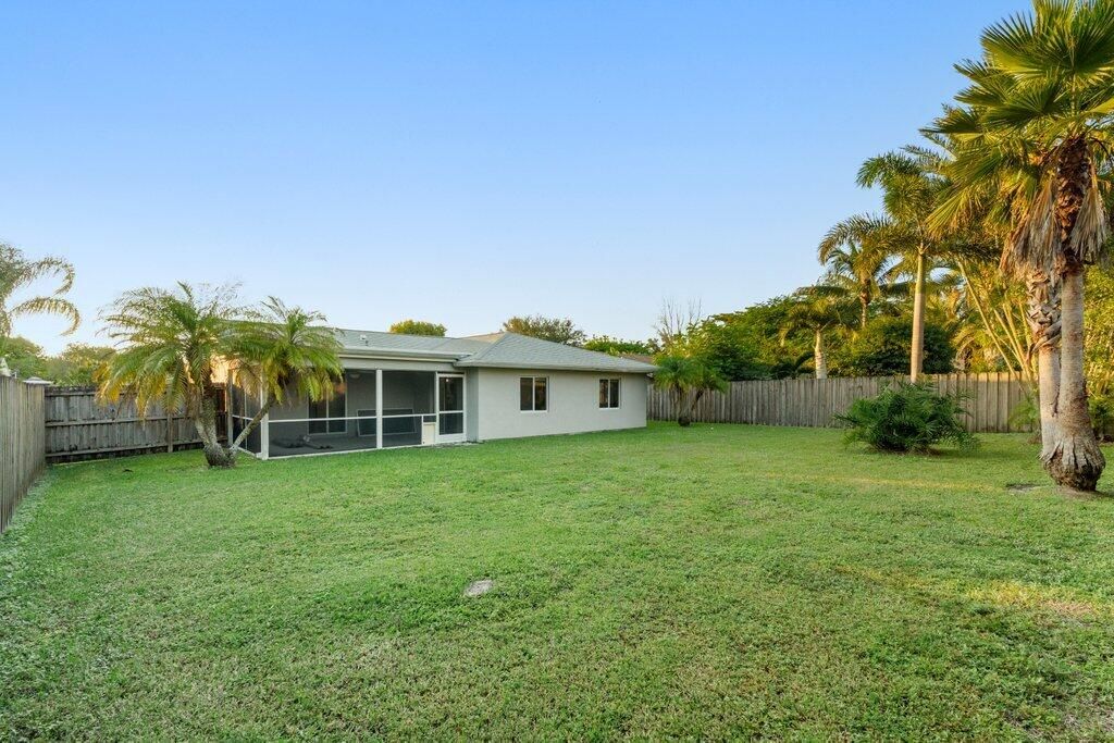 合同活跃: $484,999 (3 贝兹, 2 浴室, 1316 平方英尺)