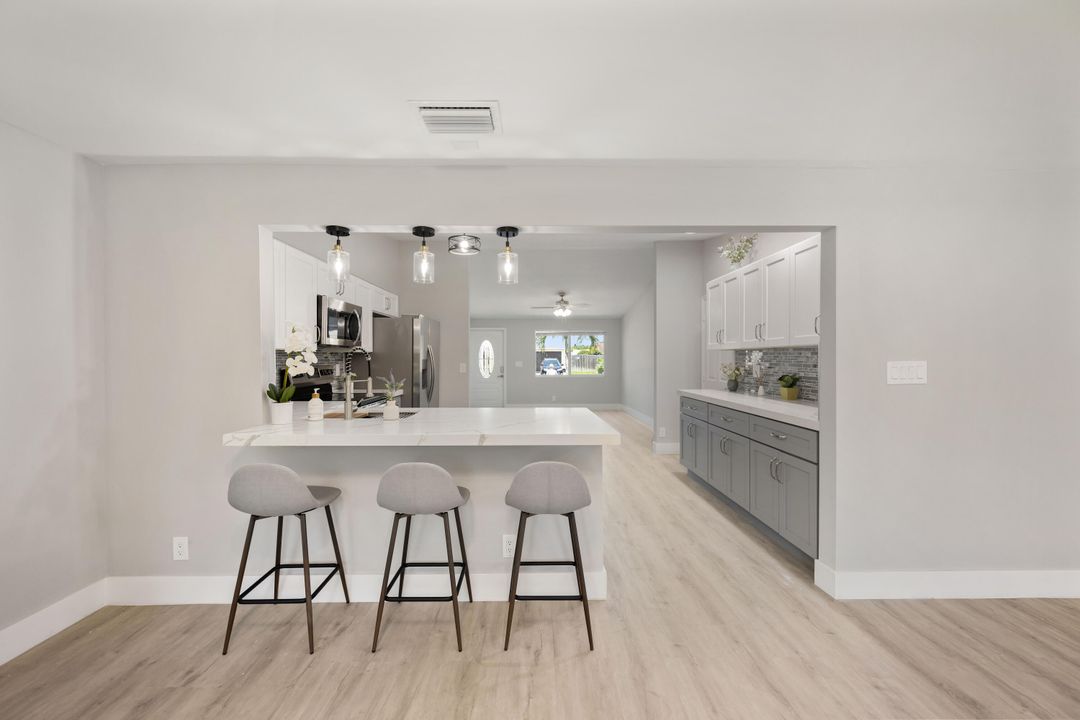 合同活跃: $484,999 (3 贝兹, 2 浴室, 1316 平方英尺)