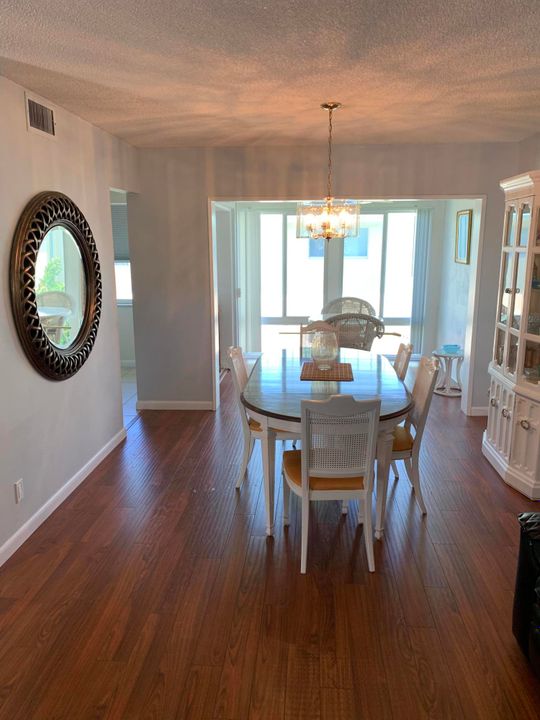 出租: $2,200 (1 贝兹, 1 浴室, 950 平方英尺)