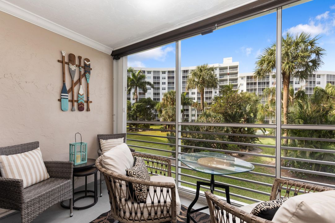 На продажу: $259,999 (2 спален, 2 ванн, 980 Квадратных фут)